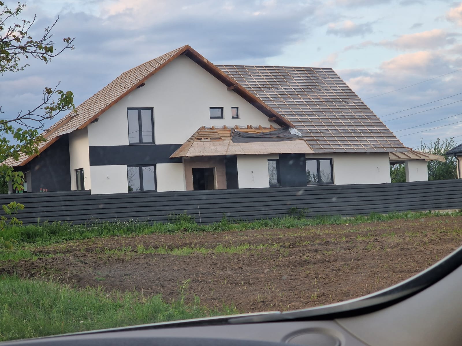 Casa mansarda - acoperis tigla partial montat