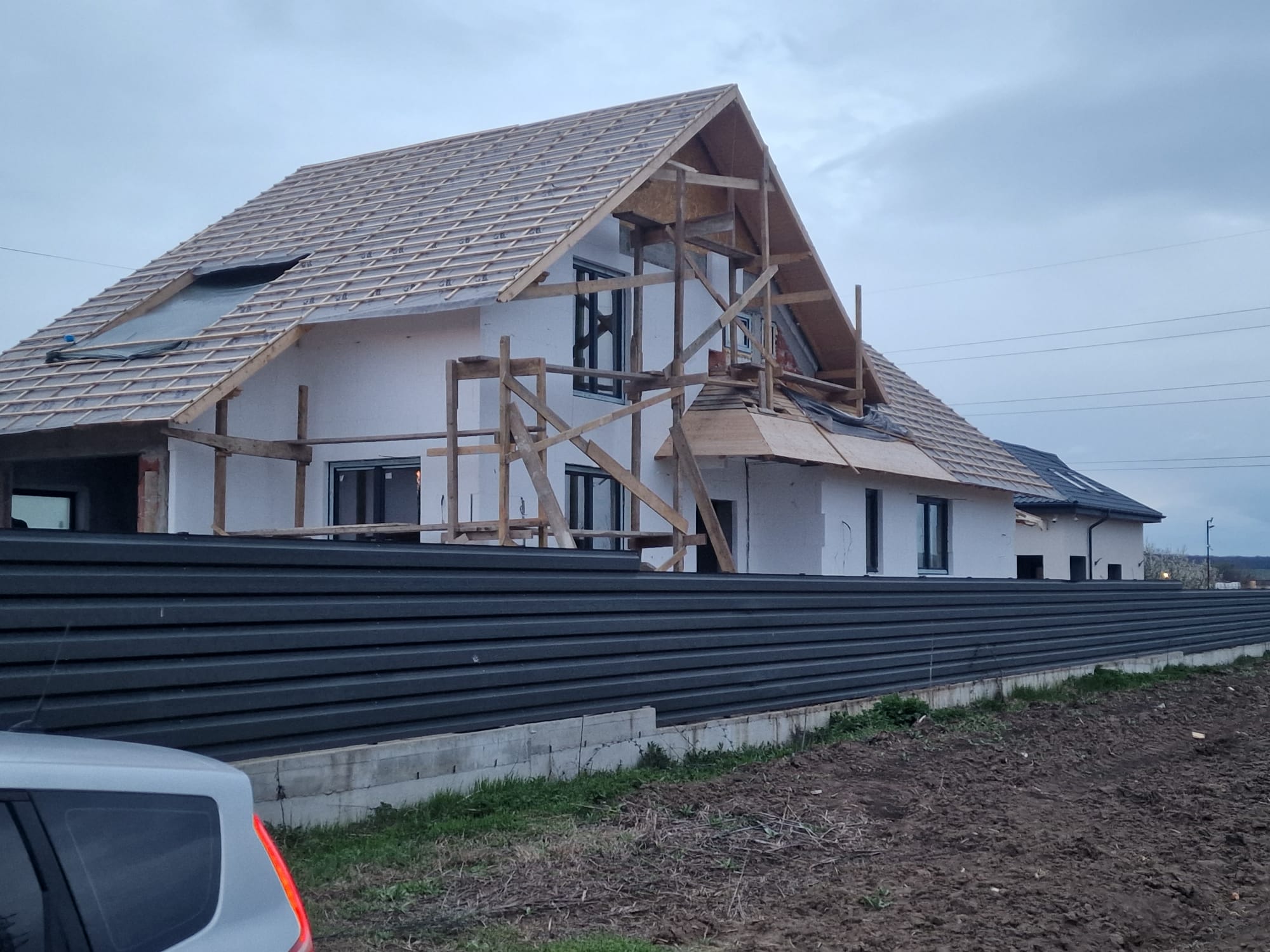 Casa mansarda - sarpanta lemn in constructie